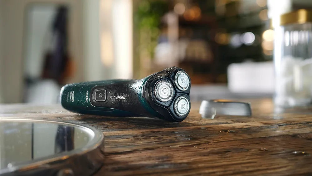 Philips Norelco Shaver 2600 Series Wet & Dry Electric Shaver with Pop-up Trimmer and Travel Pouch - Dark Forest Green (Model X3052/91)