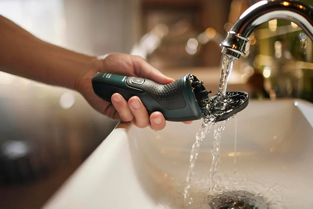 Philips Norelco Shaver 2600 Series Wet & Dry Electric Shaver with Pop-up Trimmer and Travel Pouch - Dark Forest Green (Model X3052/91)