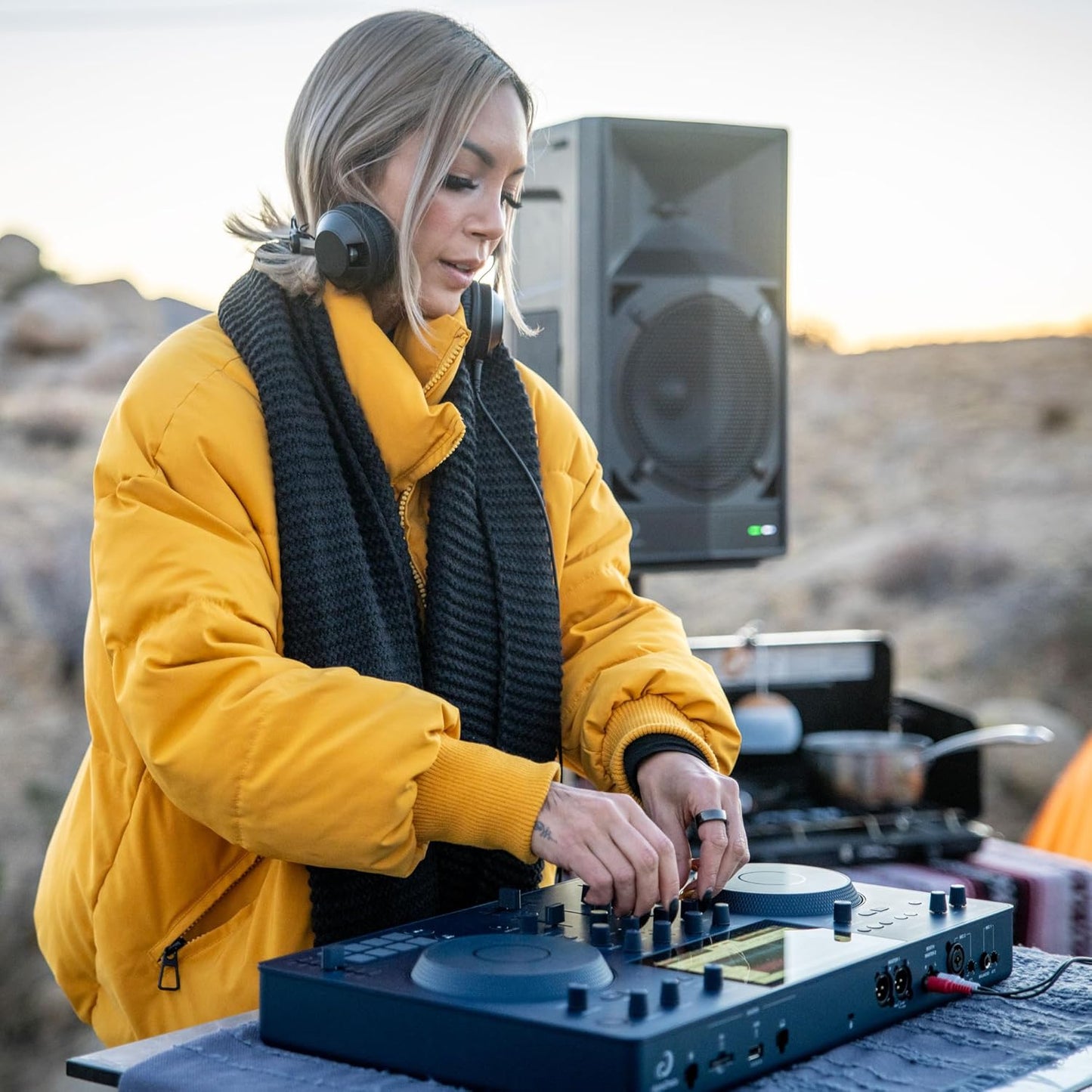AlphaTheta OMNIS-Duo Portable All-in-One DJ System, Battery, Indigo